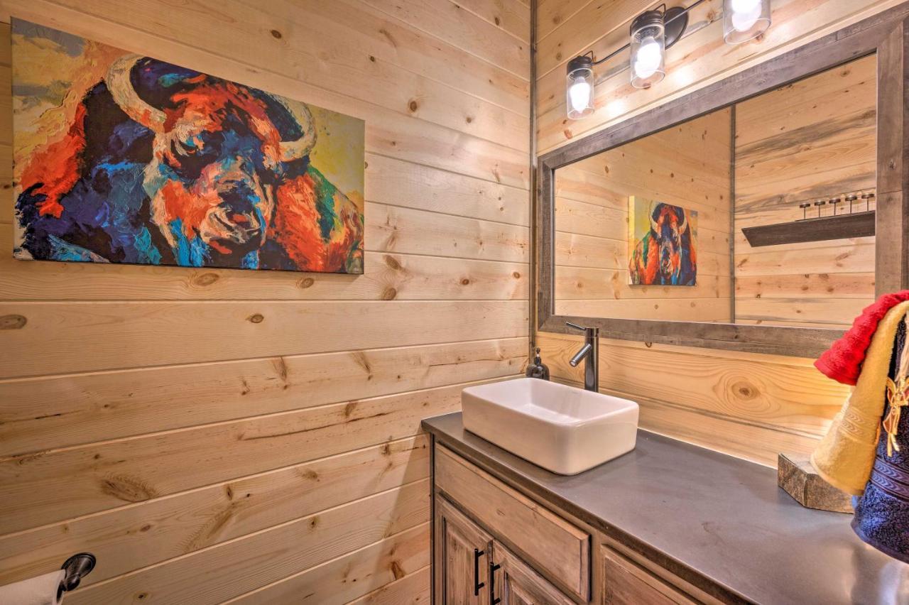 Luxury Cabin In The Woods With Hot Tub And Yard Games! โบรคเคนโบว์ ภายนอก รูปภาพ