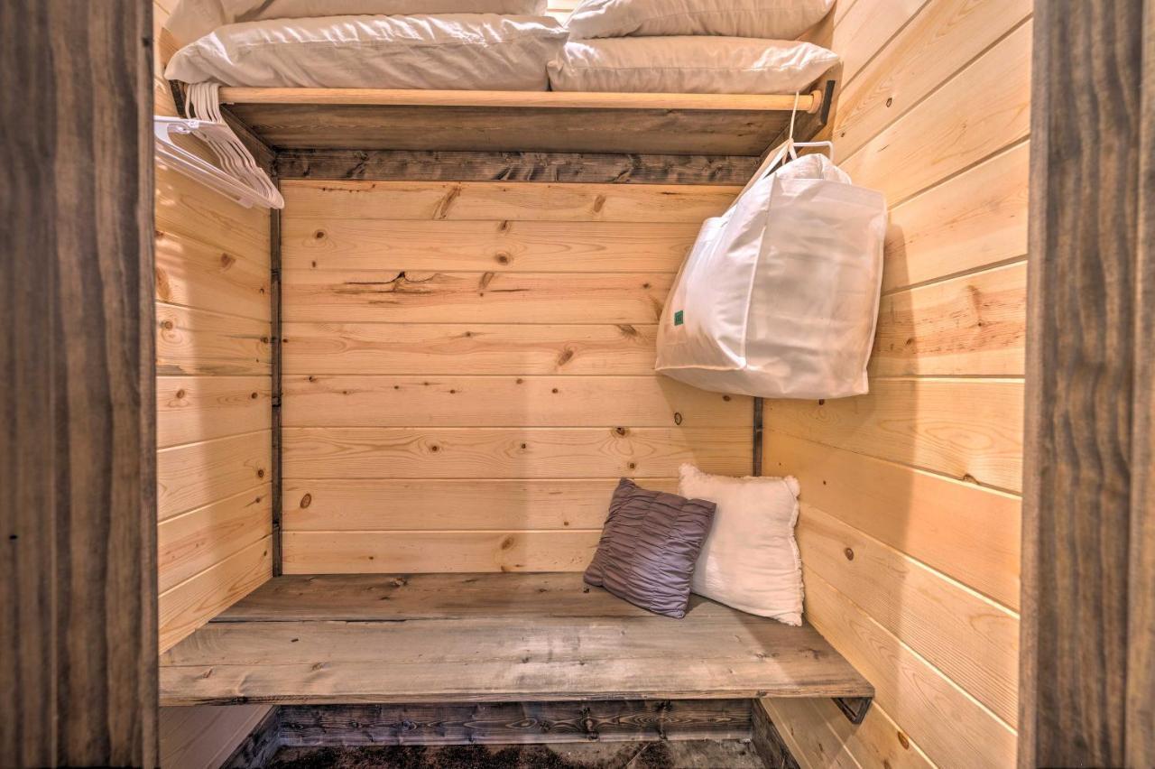 Luxury Cabin In The Woods With Hot Tub And Yard Games! โบรคเคนโบว์ ภายนอก รูปภาพ