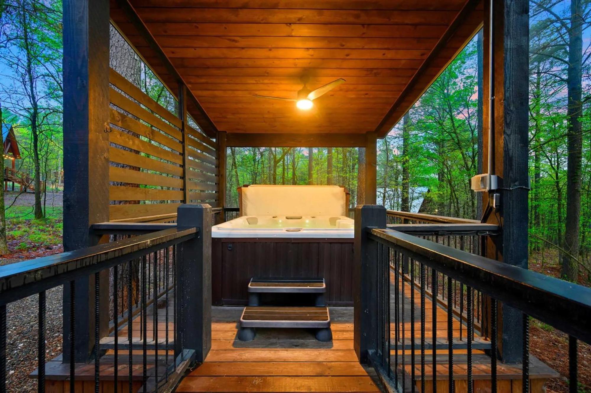Luxury Cabin In The Woods With Hot Tub And Yard Games! โบรคเคนโบว์ ภายนอก รูปภาพ
